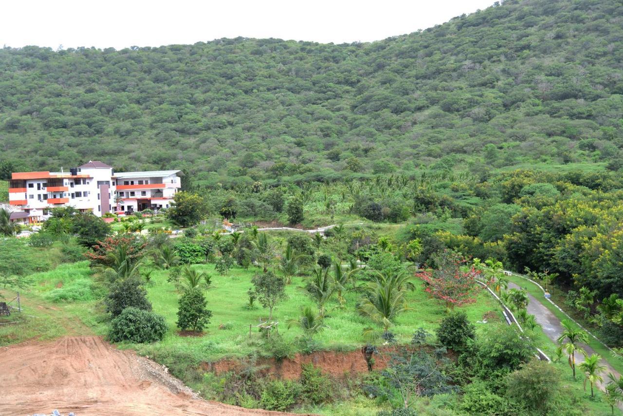 Nirvana Holistic Living Varagampadi Exterior photo